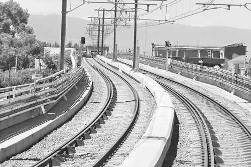 Como parte de las obras para reabrir la línea 12 del Metro, se rehabilitarán las curvas, informó el Sistema de Transporte Colectivo, para lo cual lanzó una licitación nacional. Según el calendario fijado, los trabajos deberán empezar el 16 de marzo y concluirse el 30 de noviembre. También se dará mantenimiento a los sistemas electromecánicos de la línea dorada.