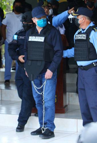 Días después de terminar su cargo de mandatario, Juan Orlando Hernández fue aprehendido el 15 de febrero pasado en su casa y encarcelado con fines de extradición.