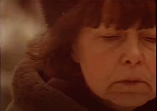 Sofia Gubaidulina en captura de pantalla del documental The Fire and The Rose, de 1990, dirigido por Barrie Savin.