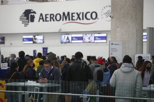 Aeroméxico comenzará a operar en el Aeropuerto Internacional Felipe Ángeles (AIFA) a partir del 21 de marzo, día de su inauguración. El anuncio se dio luego de que el gobierno federal declaró que las dos terminales del Aeropuerto Internacional de la Ciudad de México están saturadas. La empresa apuntó que la venta de boletos para Mérida y Villahermosa estará disponible a partir de la próxima semana.