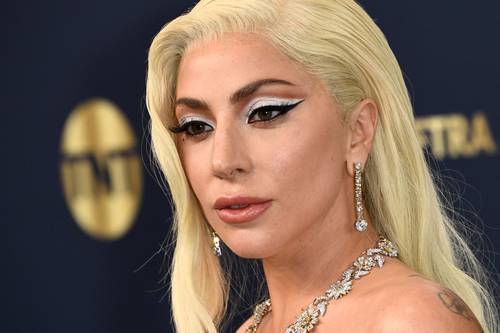 La actriz y cantante Lady Gaga a su arribo a los Premios Anuales del Sindicato de Actores de la Pantalla en el Barker Hangar en Santa Mónica, California.
