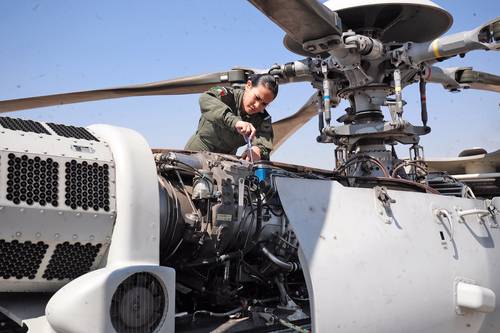 Leslie Pineda Ortiz, cabo aeronáutico naval, realiza su labor en la Base Aeronaval anexa al Aeropuerto Internacional de la Ciudad de México.