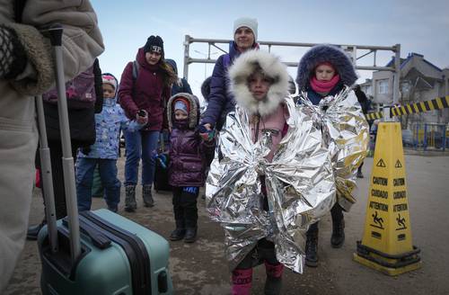 En dos semanas han huido 2.3 millones de ucranios a la UE. La gran mayoría son mujeres y niños, ya que los hombres mayores de 18 años deben permanecer en su país para defenderlo. La imagen, en Palanca, Moldavia.