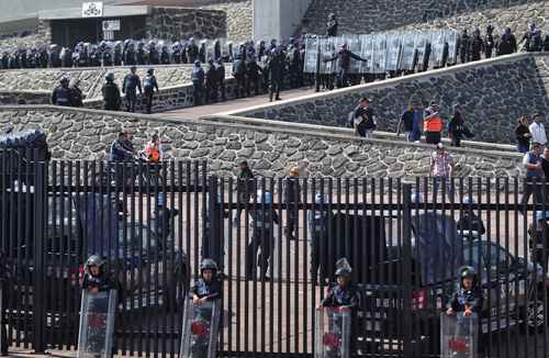 Aspecto de uno de los dispositivos de seguridad aplicado en el estadio Olímpico de Ciudad Universitaria en un encuentro Pumas-América.