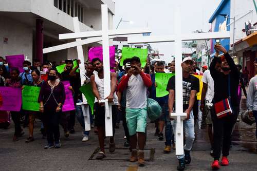 Cerca de 150 extranjeros se manifestaron el viernes en Tapachula, Chiapas, para exigir su libre tránsito por el país.