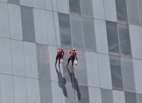 Fiel reflejo de la riesgosa labor cotidiana en un edificio de la Ciudad de México.
