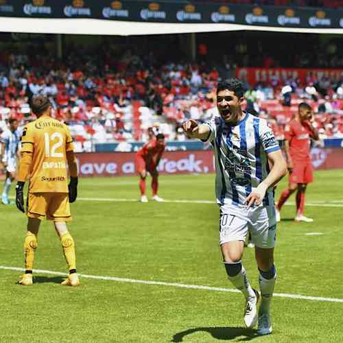 Con facilidad, Tuzos se impusieron ante unos Diablos que se mostraron inoperantes. Arriba, Nicolás Ibáñez festeja el segundo tanto del plantel hidalguense.