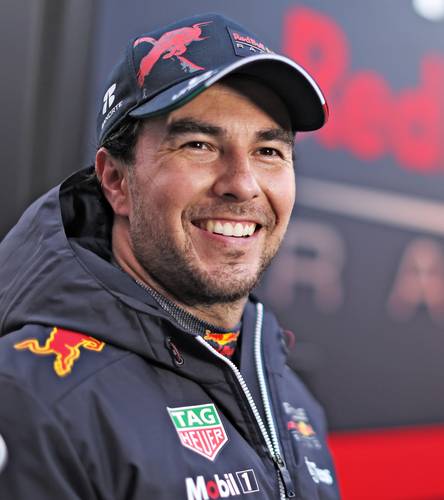 El piloto jalisciense, quien asegura tener una buena relación con Max Verstappen, monarca vigente de la Fórmula 1, aspira a mejorar el cuarto lugar de la campaña anterior.