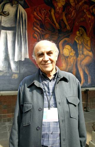 Gustavo Esteva en el Antiguo Colegio de San Ildefonso, durante su participación en el foro América Profunda, realizado en diciembre de 2003.