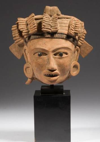 “Hermosa cabeza con tocado de turbante y adorno en las orejas”, de la cultura Remojadas, Veracruz, vendida en 40 mil 600 pesos.