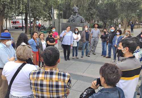 Habitantes de la Roma, Hipódromo y Condesa se reunieron en el parque Pushkin para definir las acciones en defensa de sus colonias con la finalidad de que no continúen las construcciones irregulares con niveles mayores a los permitidos, así como tampoco antros.