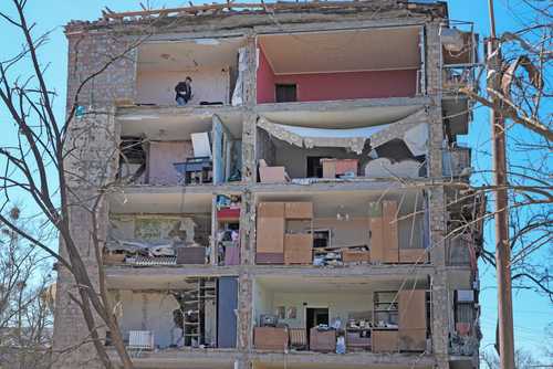 Edificio de viviendas bombardeado en Kiev.