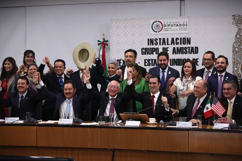 El embajador estadunidense, Ken Salazar, asistió ayer a la instalación del grupo de amistad entre su país y México en la Cámara de Diputados.