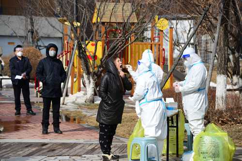  Toma de muestras para tests de covid-19 en Changchun, provincia de Jilin, China. Foto Xinhua