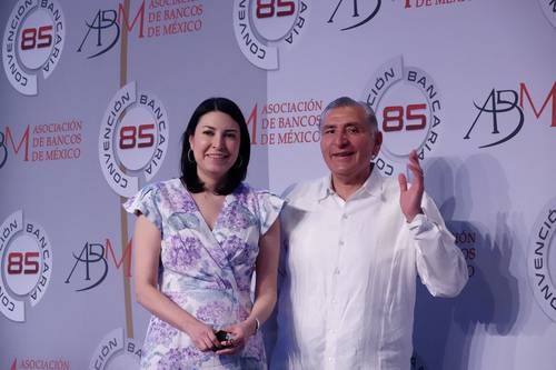 Victoria Rodríguez Ceja, gobernadora del BdeM, y Adán Augusto López, secretario de Gobernación.