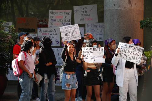 Las estudiantes marcharon hacia las oficinas centrales del IPN en el campus de Zacatenco.