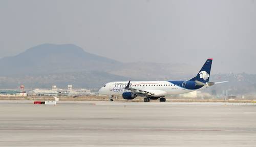 La firma estadunidense Air Lease Corporation informó que alcanzó acuerdos con Aeroméxico para el arrendamiento a largo plazo de nueve aeronaves Boeing 737 que la aerolínea mexicana planea sumar a su flota, tras haber concluido su restructuración financiera. Los nuevos aviones serán entregados entre julio de este año y agosto de 2023, indicó Air Lease en un comunicado. Las acciones de Aeroméxico escalaron 8.17 por ciento a 349.44 pesos. La empresa planea invertir 5 mil millones de dólares durante los siguientes cinco años en flota y otras acciones, y espera sumar 22 aeronaves, para un total de 147 unidades en operación al final del año.