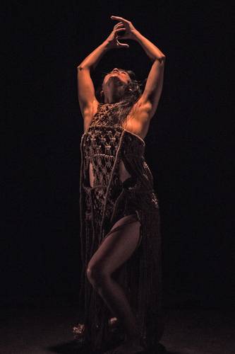Escena de Raíz, coreografía de danza butoh de Teresa Carlos.