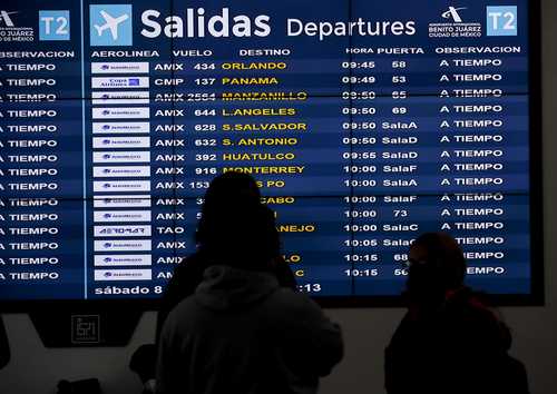 Como cada primer domingo de abril a las 2 de la mañana, personal del AICM adelantará una hora en sus 364 pantallas informativas.