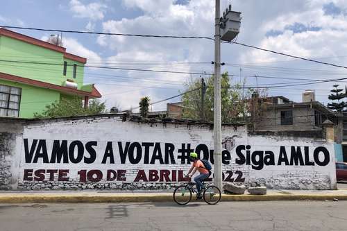 La institución electoral consideró que los mensajes favorables al Presidente en bardas, espectaculares, carteles y lonas no son acciones espontáneas de la ciudadanía.