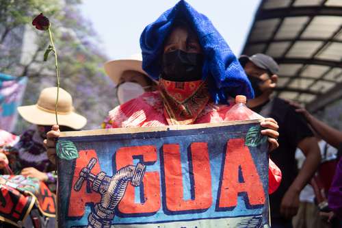 La Caravana por el Agua y la Vida, ayer, con rumbo a la Conagua.