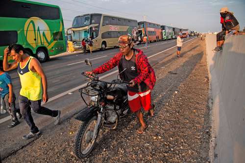 Paro parcial de transportistas de carga y pasajeros en Perú, economía que ha superado efectos de la pandemia.