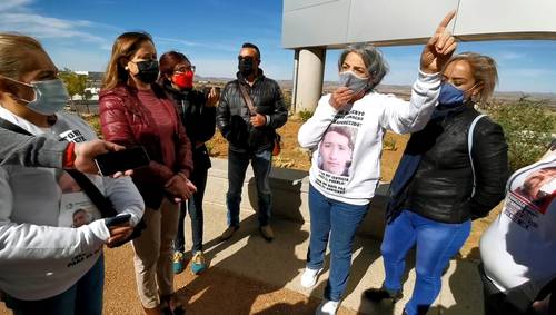 Rastreadoras de personas desaparecidas protestaron el 22 de marzo frente a la fiscalía de Zacatecas, por la falta de resultados.
