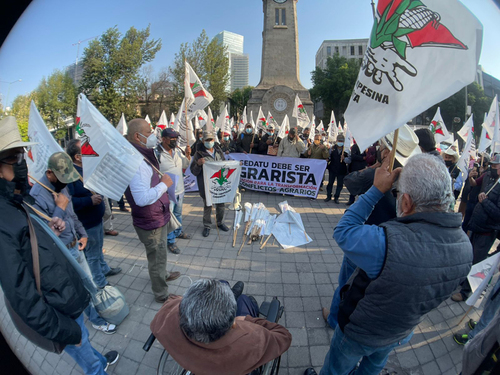 Integrantes de la CCC se manifiestan frente a la SEGOB.  Cortesía CCC