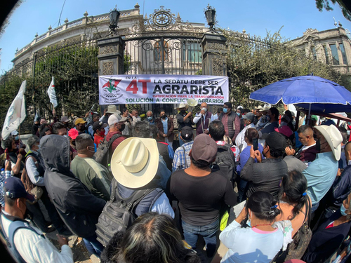 Integrantes de la CCC se manifiestan frente a la SEGOB. Cortesía CCC