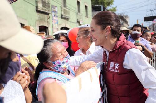 La jefa de Gobierno visitó ayer un Pilares en el barrio Ahualapa, en Acalpixca, Xochimilco.