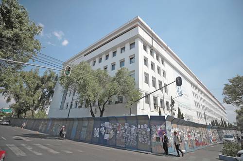 El edificio central de la Fiscalía General de Justicia de la Ciudad de México continúa tapiado luego de las protestas de colectivos de mujeres.