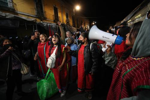 
<br>Reubican a triquis en la Casa del Estudiante con la condición de no realizar bloqueos