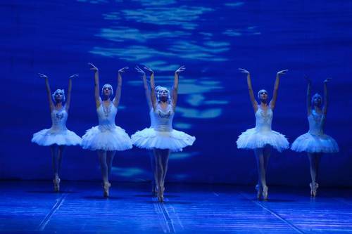 Con un elenco de 40 integrantes de distintos países de Europa y de Japón, el Ballet Nacional de Varna presentará el próximo fin de semana El lago de los cisnes en Cancún y Playa del Carmen.