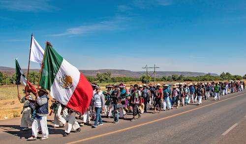 The Wixárika caravan advances Photo