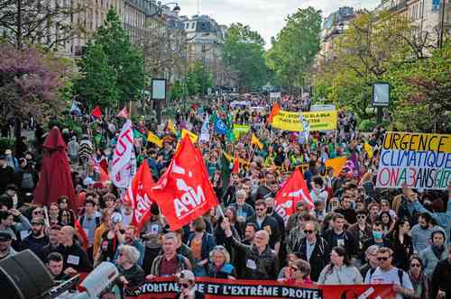 Sindicatos de ciudades de toda Europa se manifestaron ayer para recordar el Día del Trabajo, y muchos aprovecharon para condenar la guerra en Ucrania. La imagen, en París.