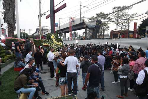 Familiares y agrupaciones que forman parte de SoliDarT conmemoraron un año del desplome de una trabe y dos vagones de la línea 12 del Metro.