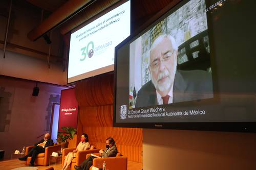Conabio cumple 30 años de concentrar el acervo de información estructurada sobre la biodiversidad mexicana y de compartir con la sociedad la inteligencia sobre el capital natural. Durante el festejo estuvo presente su director, José Sarukhán, de manera presencial, y especialistas, como Enrique Graue, de forma virtual.