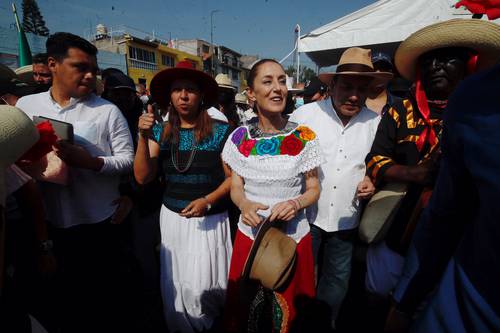 La jefa de Gobierno, Claudia Sheinbaum; Evelyn Parra, alcaldesa de Venustiano Carranza; Julio César Moreno, diputado de Morena, y Hano Rodríguez, representante del Peñón de los Baños, participaron en la escenificación de la Batalla de Puebla.