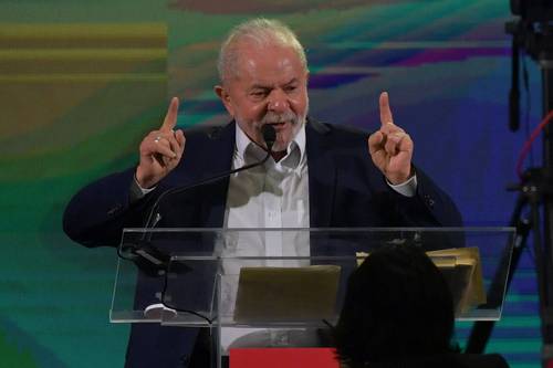 Luiz Inácio Lula da Silva lanzó su precandidatura presidencial, que le enfrentará al líder ultraderechista Jair Bolsonaro el próximo 2 de octubre.