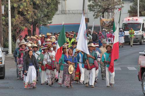 Con temperaturas hasta de 35 oC, wixaritari llegan a Zapotlanejo