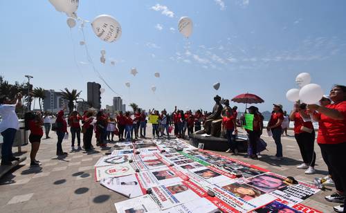  Movilización de madres de desaparecidos, ayer en Mazatlán, Sinaloa. Foto Irene Sánchez