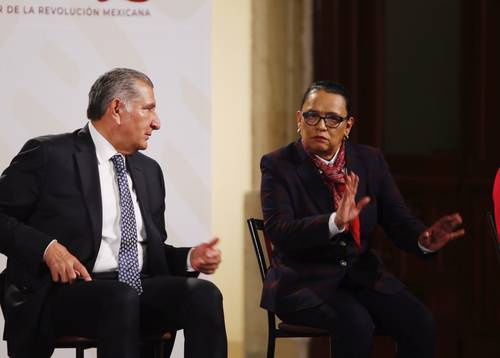 CONSIDERACIONES EN PALACIO NACIONAL. El secretario de Gobernación, Adán Augusto López, y la secretaria de Seguridad y Protección Ciudadana, Rosa Icela Rodríguez, ayer en la mañanera.