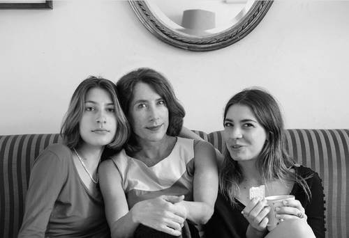  En la imagen, Nadja Massün con sus hijas, Justine y Baku, fotografía publicada originalmente en el suplemento Ojarasca de este diario.