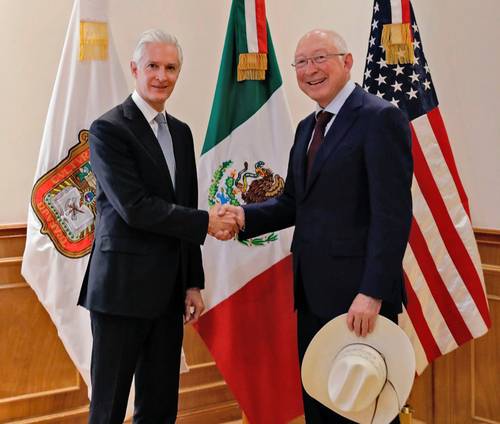 El embajador platicó con el gobernador de la importancia de la inversión estadunidense en el estado de México.