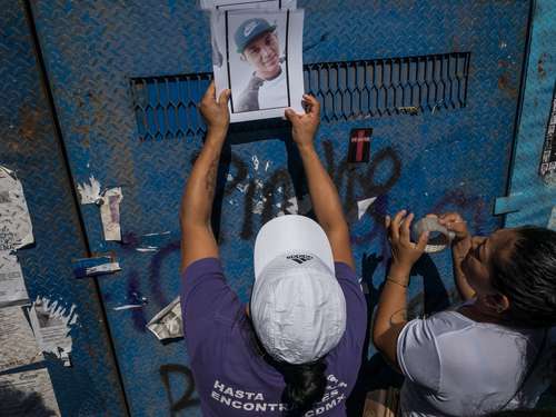 Protesta de familiares de desaparecidos en la Glorieta de la Palma, en la Ciudad de México.