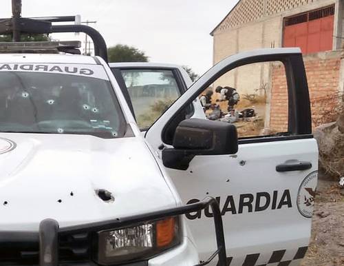 Tres integrantes de la Guardia Nacional murieron y seis resultaron heridos la noche del lunes, luego de ser emboscados por presuntos integrantes del crimen organizado en la comunidad de San Gaspar de los Reyes, municipio de Teocaltiche, Jalisco, en la zona limítrofe con Zacatecas.