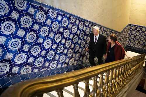 El presidente Andrés Manuel López Obrador y la jefa de Gobierno, Claudia Sheinbuam, al término de la conferencia mañanera que ayer se realizó en el Antiguo Palacio del Ayuntamiento.