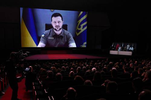  Volodymir Zelensky durante su discurso en la inauguración del certamen Foto Afp