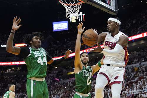 Con una soberbia actuación del astro Jimmy Butler, el Heat de Miami golpeó primero para vencer a los Celtics de Boston 118-107 e irse al frente 1-0 en la final de la Conferencia Este de la NBA. Butler terminó con un excelente desempeño ofensivo con 41 puntos, nueve rebotes y cinco asistencias. El segundo partido será el jueves.