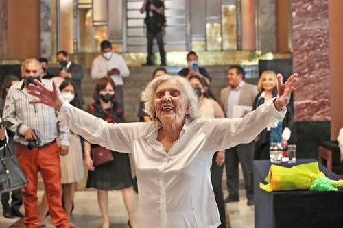 “Todos ustedes son mis nietos, los quiero mucho”, dijo la autora en el festejo.